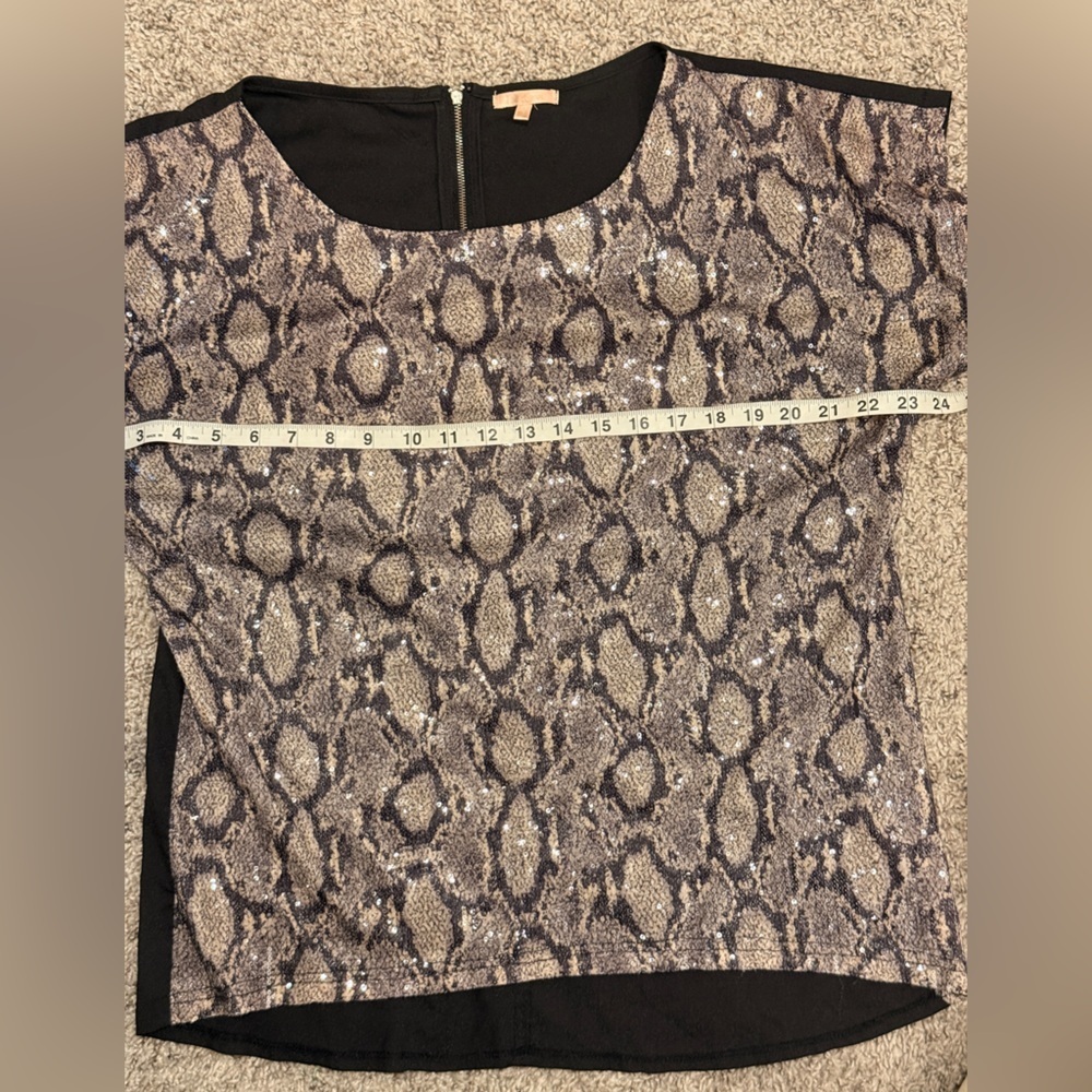Women's Snake Print‎ Top - Picture 3 of 6